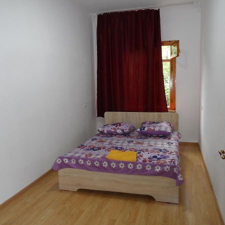 Freedom Hostel Almaty Luaran gambar