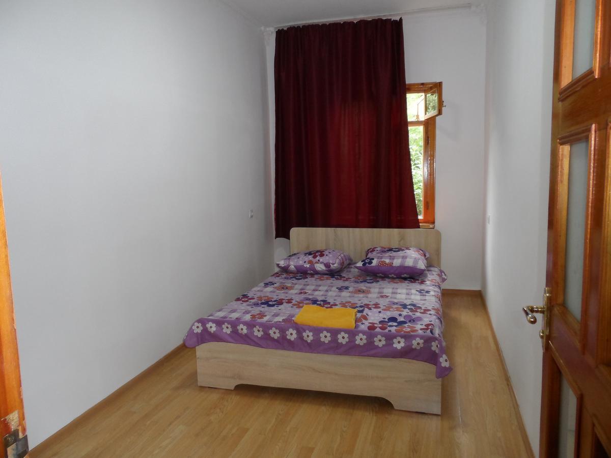 Freedom Hostel Almaty Luaran gambar